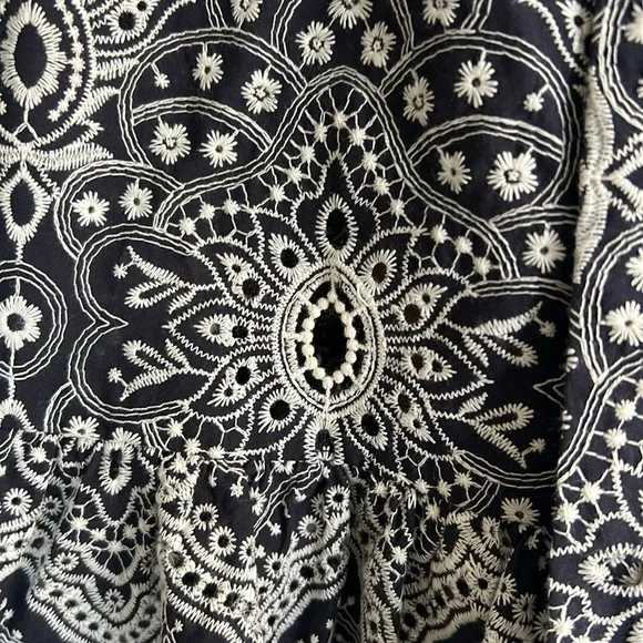 ELLIATT TYRA MAXI LACE DRESS - Picture 7 of 9